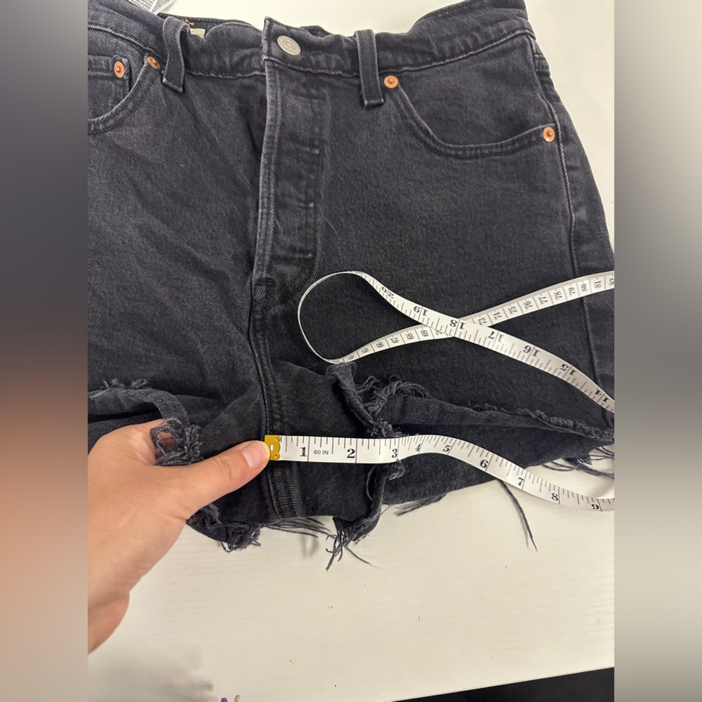 Women's Levi Ribcage Black Denim Shorts Waist Size 29 - Picture 2 of 7